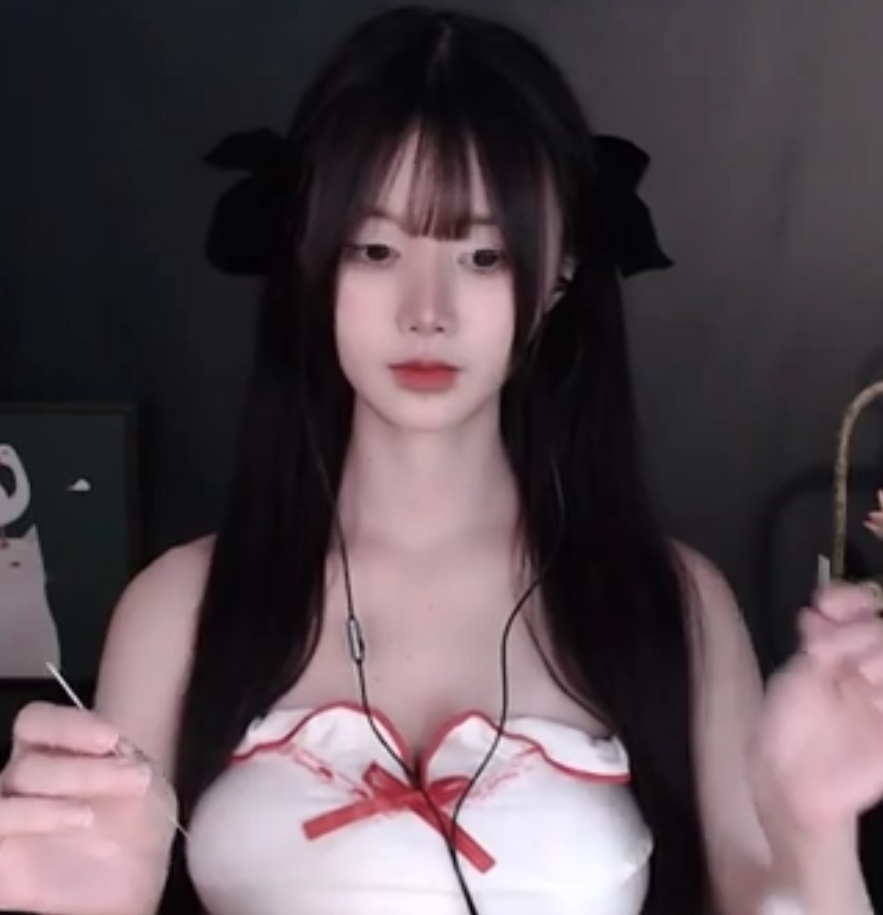 虎牙萌夏茉福利13部合集，专业Coser姐姐好凶！