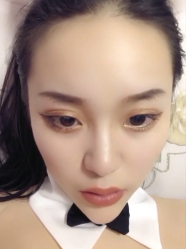 气质女神戴着兔耳朵约会私拍