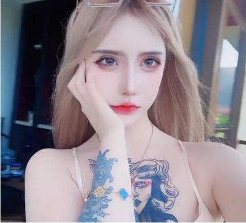 抖音网红金伊娜吃瓜视频