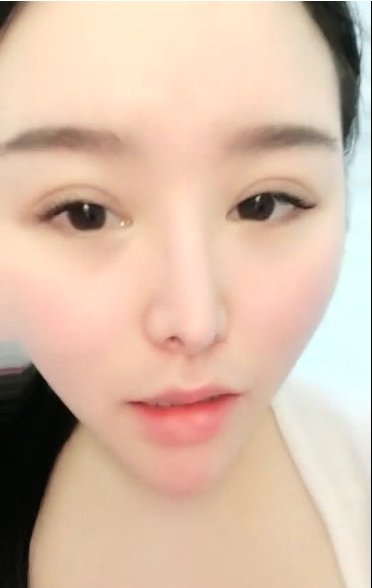 颜值不错丰满身材粉嫩特写很是诱惑