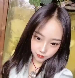 p站博主把一起出差的白嫩小表妹给办了