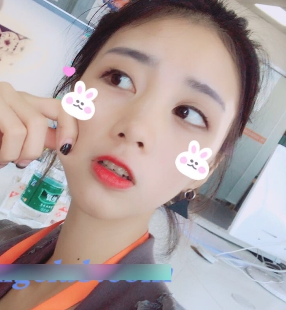 真实互动！美女被弄晕以后束缚虐玩