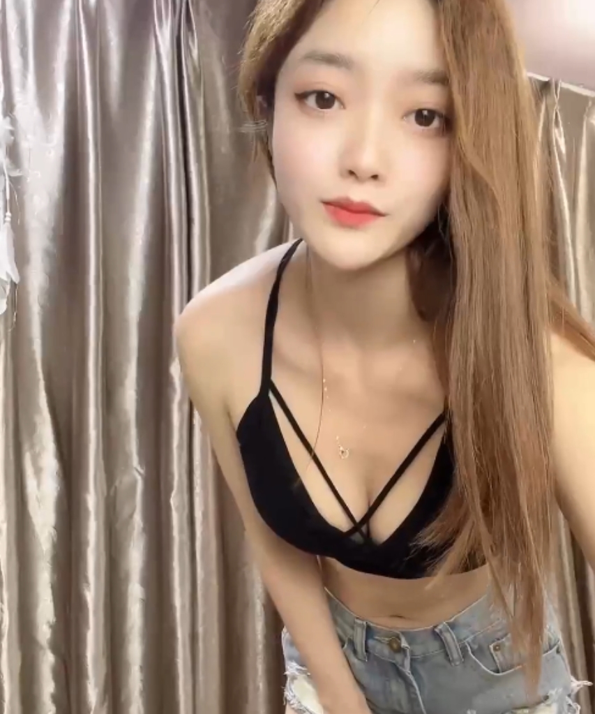 [转载搬运]+【花椒】君君乖咯+土豪高价定制+脱衣+果舞+[6V+144M][百度盘]