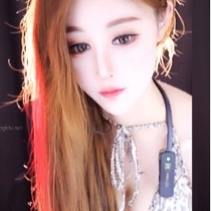 网易CC小初 万元定制 23v22.3g