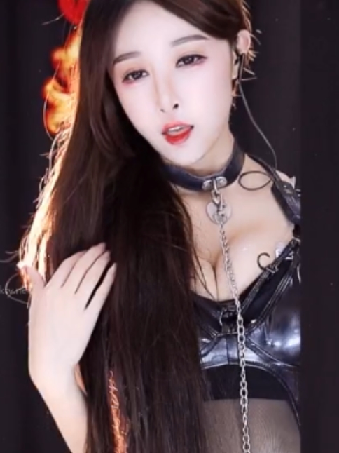 网易CC小初+万元定制+23v22.3g