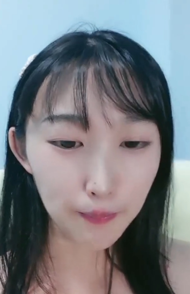 6.23【小九玥】清纯美女热舞诱惑+扒拉神秘处放飞自我大量喷浆【4.14g】