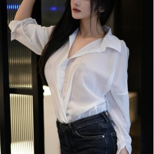 ?秀人网 谭小灵?浴室湿身 定制视频空姐互动 空档透鲍【1.7G】