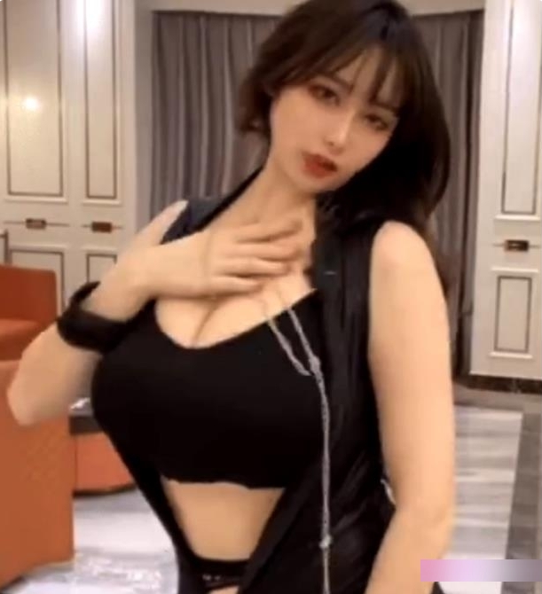 奇妙独家：斗鱼优质颜值主播架子小九自拍