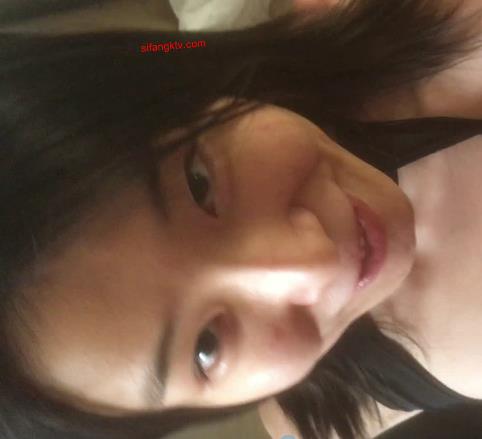 大罩杯烧货+何惠+留学美国时吃瓜档+露脸【12V+3.8G】