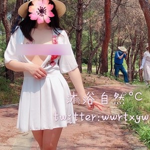 某推主播（沐浴自然°C）大量图集和视频