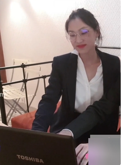 留学生刘玥办公室一部