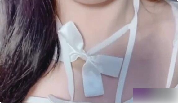 P站网红+里有白色套装作品一部