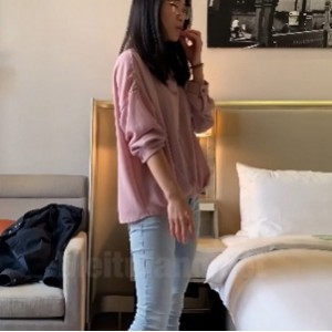 《重磅泄密》PUA大佬约会24岁诊所工作良家妻子妹子说棒子比她老公的大无屏障进入【1V 528M 百度盘】