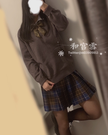 某推超火爆口味重绝版浮力姬（和宫雪）有尺度双洞风油精自虐绝版完整版【13v3.86G百度云】