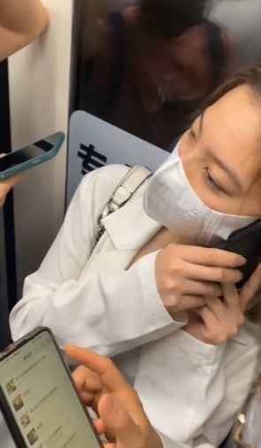 【地铁高抄】地铁内高质量高清近距离拍球+内衣展示闪现【nV3.8GB】【百度云】