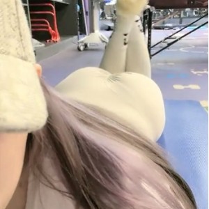 健身房优质美女【健身房】作品1V 241MB