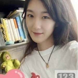 校花李穆轩视频+私照合集