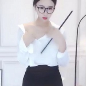 网易cc小恩雅 热舞定制剧情合集102.7g