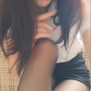 妖怪桃桃子黑丝教师[7三人游/2V/198MB]（百度网）