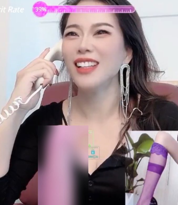 [转载搬运]+stripchat站主播kaixinbaby+[8v+10g][百度盘]