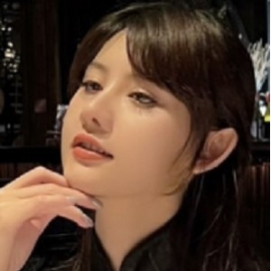 曼谷酒店大厅惊现海鲜某女神阿朱，勾引陌生土豪！视频时长2分50秒，引发网红峰哥关注！