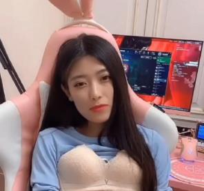 抖音网红月月大小姐姐瓜曝光！英雄联盟主播视频曝光，粉丝疯狂打赏洗白事件惹争议，成年人风采尽显