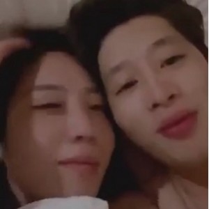 成为了网络上的热门话题，让人们纷纷议论不休。想要了解更多详情的朋友，可以点击链接，下载观看这段引发争议的大瓜视频。5V40.7MB百度云