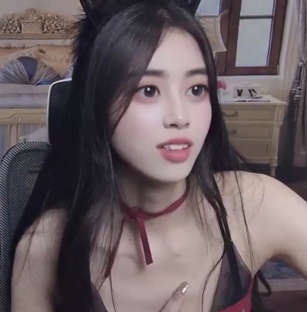 网络红人：21岁女大学生超白大长腿小天后[13V+6.18G][百度盘]