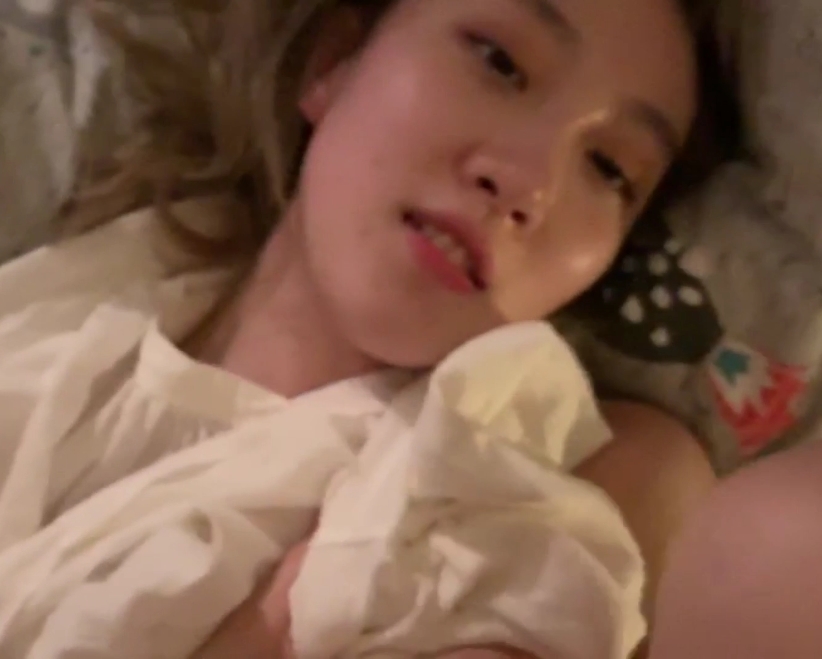 但却引起了不少人的关注。视频大小为2.35G，共有25个视频，百度盘分享。该视频主角是一位00后美女，因失眠问题而尝试学狗叫来放松自己。想要一探究竟？快来围观吧！