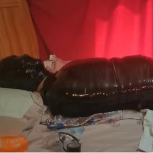 山东女王紫露凝萱合集下载：绑住男的牛志，35.7G视频欣赏