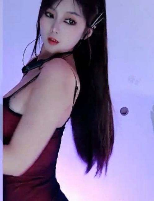 网易Cc若兮直播疯狂展示：漏内透视抖球裤裤抹油大片156v