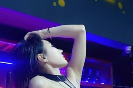 绅士福利！推特女神佳多饱黑料曝光，6.1G视频火爆上贤妗