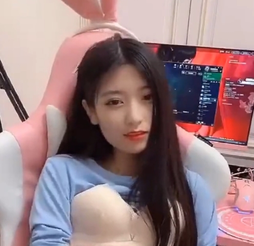 人们看到了一个充满坚毅和勇气的英雄。这样一部视频,必定会成为许多玩家的珍贵收藏,让他们时刻激励自己,勇往直前。