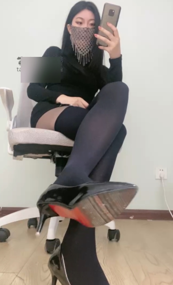 百度盘限定!套路直播女主合集,每人一部,120v/70g视频尽收眼底