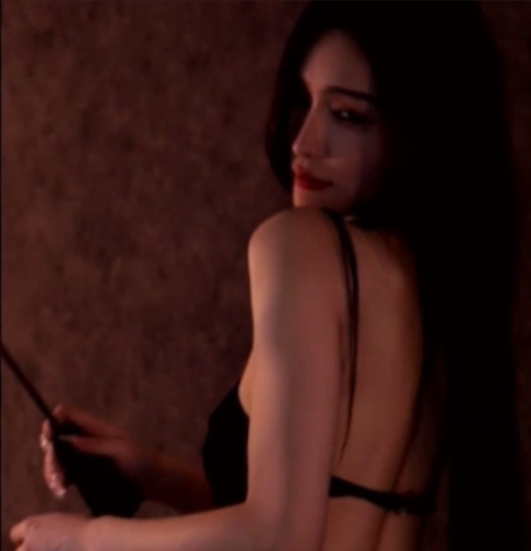 稀有珍品！斗鱼热门主播艾可乐定制收藏品，仅限50件，百度搜索热议