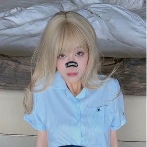 指教靓女小狗小二先生44g：幽静小巷漫步，收藏量飙升，新增4V内容，ED2K链接方便下载