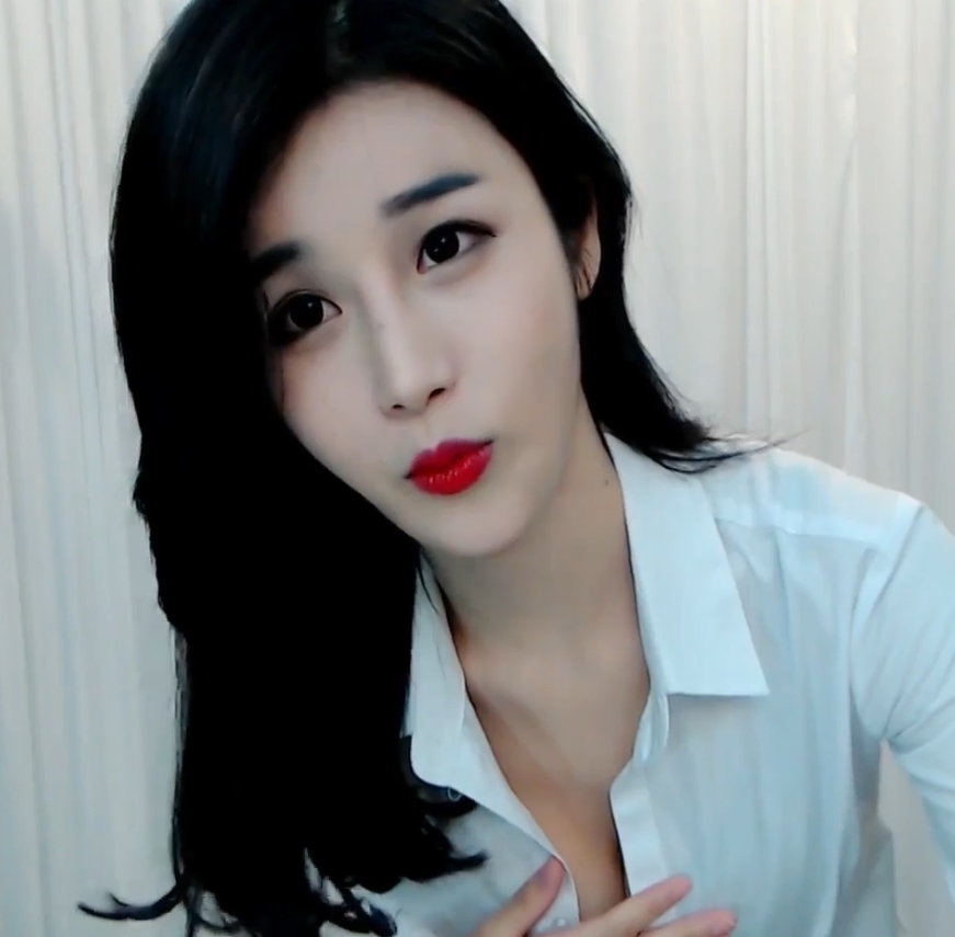 《闪现闪现》：小米热舞视频大热，3.3g流量收藏破百