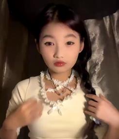 校园盗摄大学生兔瑶瑶宿舍直播故事，5V2G资源曝光！