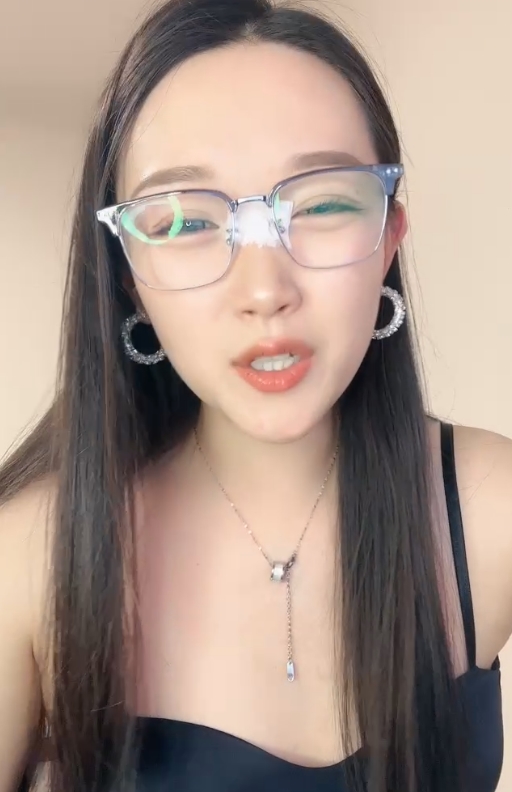 眼镜御姐妹子叭嗦合集：57v48.6g视频收藏百度ED2K