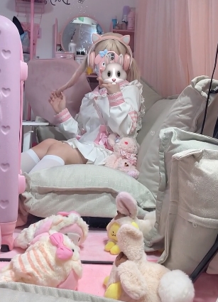 “小奥喵：高颜值妹子作品小合集，四个视频总计310MB，推特平台最新爆款！”