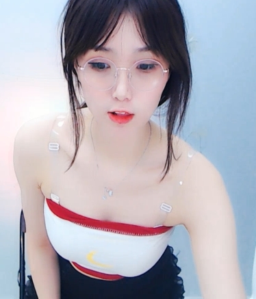 “性感主播静静直播黑历史曝光，定制视频数量惊人！”