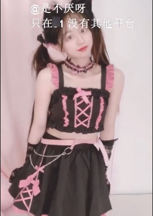 星空之美：经典版视频合集，精彩剪辑，服装魅力尽显