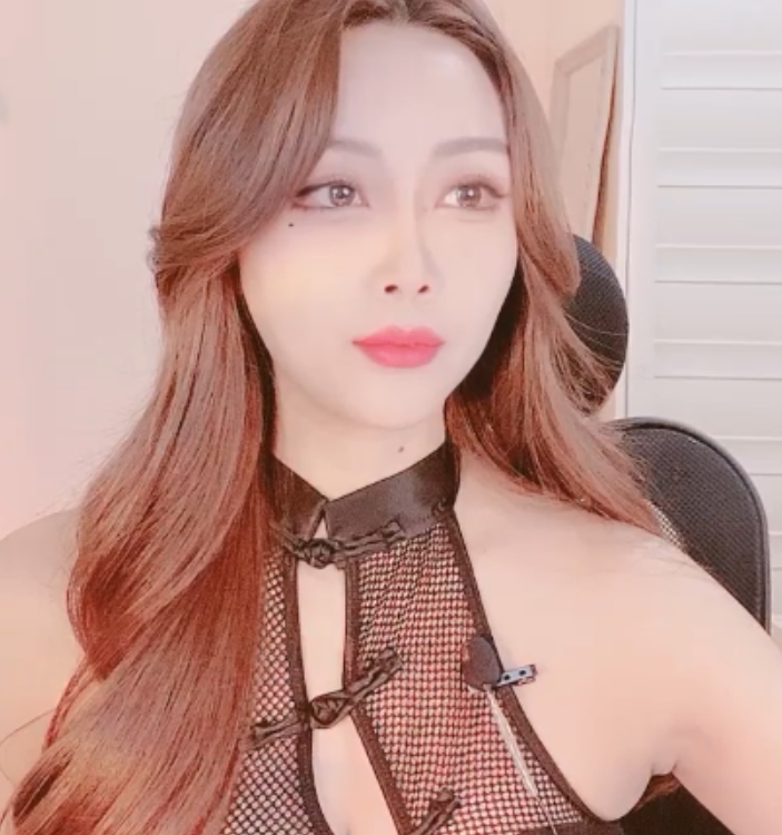 ANNVV娜娜百度盘合集：27个视频总大小69GB，美女直播精彩瞬间