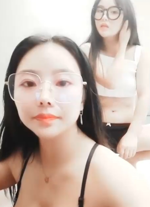 苏妲己高颜值户外自拍视频合集:41个视频,25GB大小