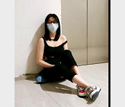 楼道挑战小情侣：火爆时长视频，楼梯战神抓热话题资源