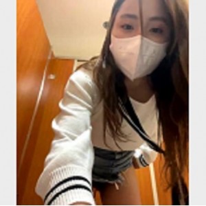 男厕主播资源合集21V-8.5G，Love-Lynn火爆商场楼梯间秀，停更前必看