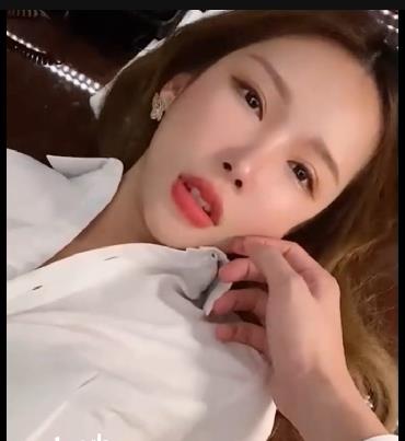 马来西亚知名DOTA2电竞主持人Gatitayan自拍图集CC，身材完美N子，15V-9.6G，满足你的遐想！