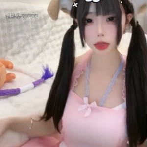 巨嫩山峰妹子萌妹定制视频，1v/300m，小狗狗阿黑颜小嘴亲舐系列