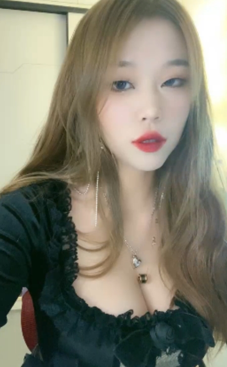 王全安：白桃-劲爆盯送口水磨铁棒，1V视频，1.2G文件大小，百度云下载