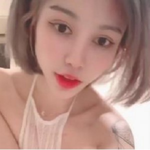 艺术学院刺青美女报复渣男，完美身材曝光，下载观看！